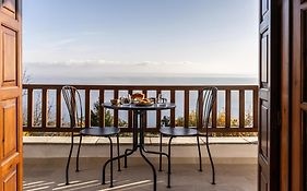 Om Living Pelion